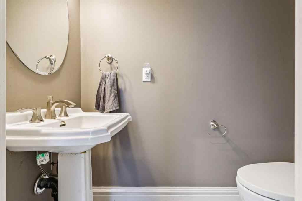 MLS® A2266431 - 2808 19 Avenue SW in Killarney/Glengarry Calgary, Residential