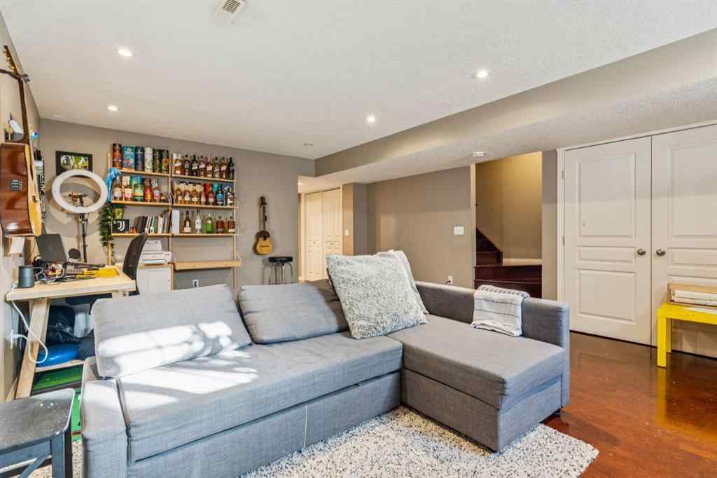 MLS® A2266431 - 2808 19 Avenue SW in Killarney/Glengarry Calgary, Residential