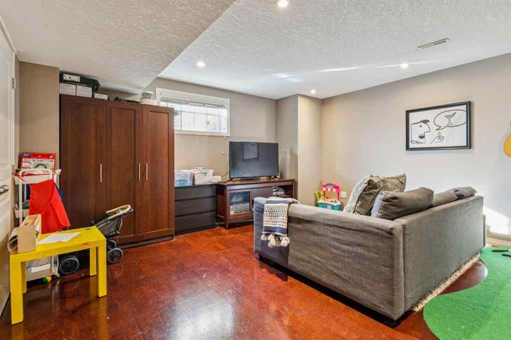 MLS® A2266431 - 2808 19 Avenue SW in Killarney/Glengarry Calgary, Residential