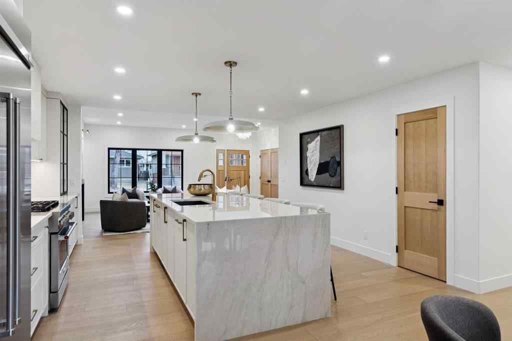 MLS® A2266450 - 1013 31 Avenue NW in Cambrian Heights Calgary, Residential