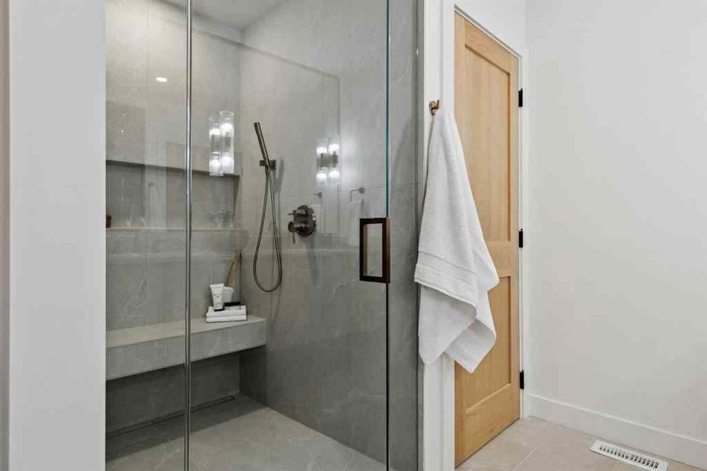 MLS® A2266450 - 1013 31 Avenue NW in Cambrian Heights Calgary, Residential