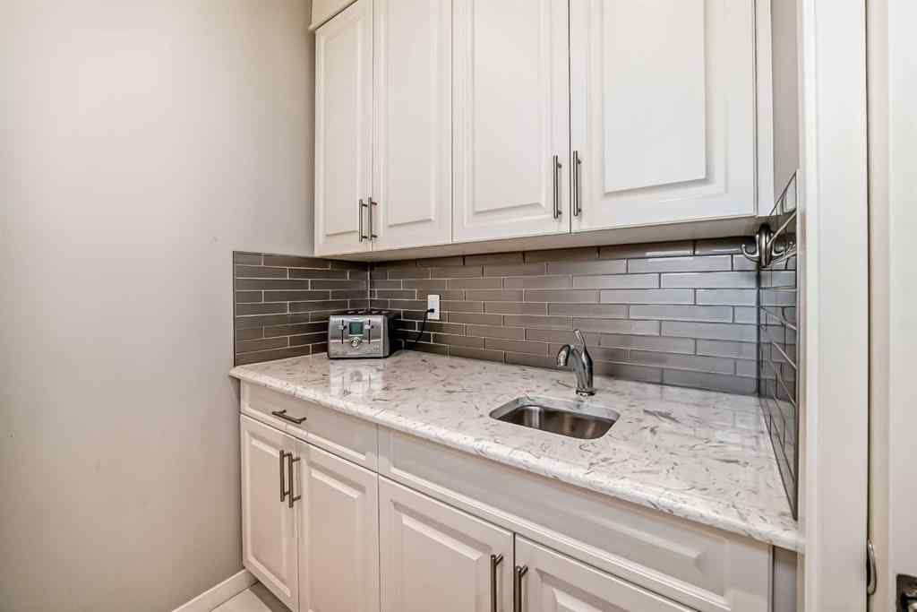 MLS® A2266460 - 226 West Grove Point SW in West Springs Calgary, Residential