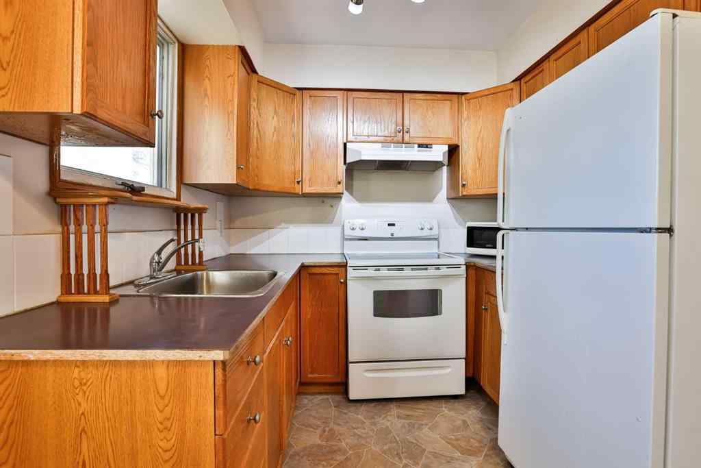 MLS® A2266466 - 421 52 Avenue  in NONE Coalhurst, Residential