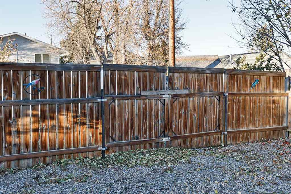 MLS® A2266466 - 421 52 Avenue  in NONE Coalhurst, Residential