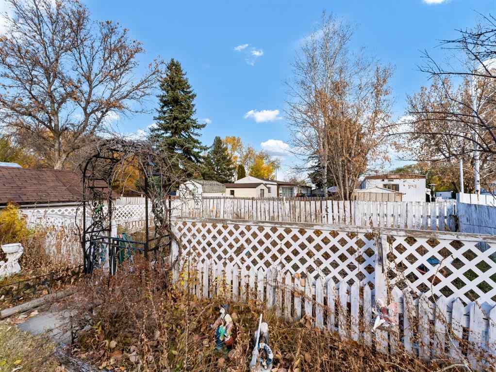 MLS® A2266474 - Unit #93 4000 13 Avenue SE in SE Southridge Medicine Hat, Mobile