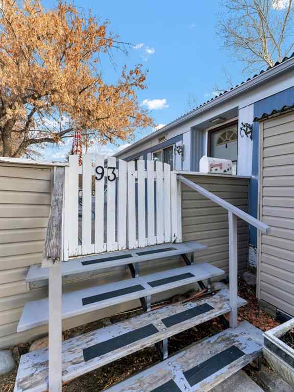 MLS® A2266474 - Unit #93 4000 13 Avenue SE in SE Southridge Medicine Hat, Mobile