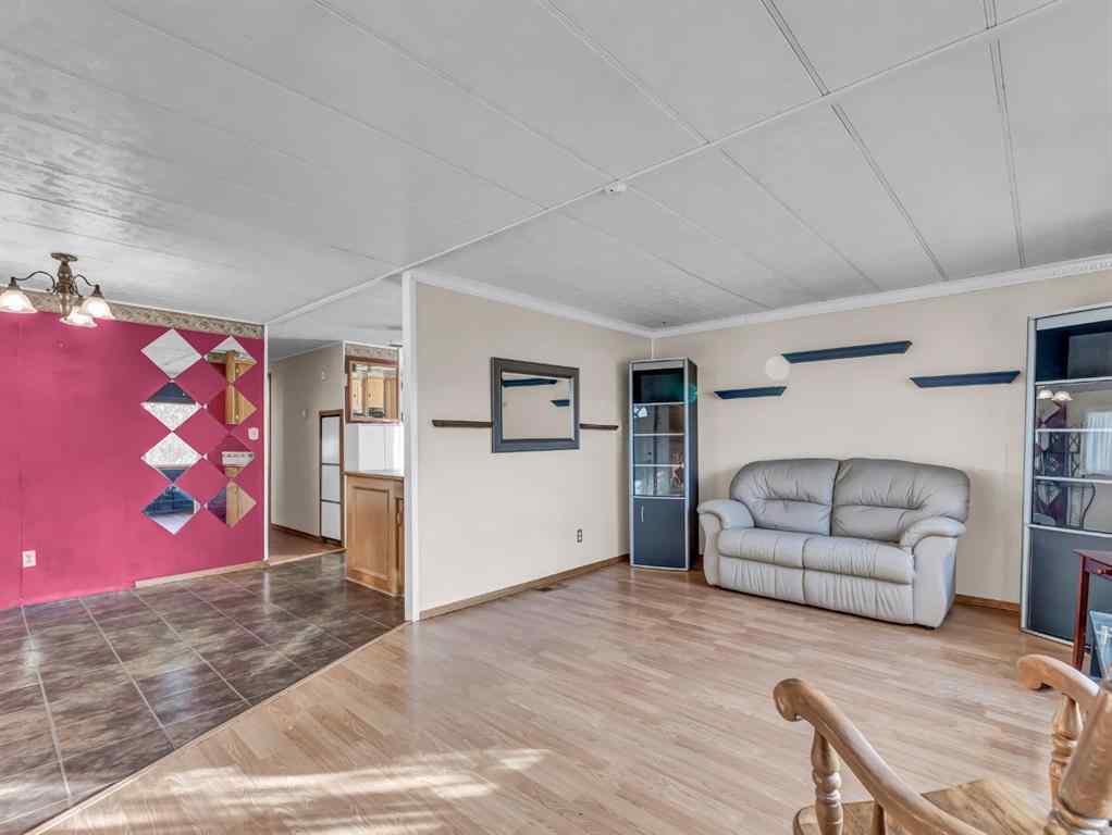 MLS® A2266474 - Unit #93 4000 13 Avenue SE in SE Southridge Medicine Hat, Mobile