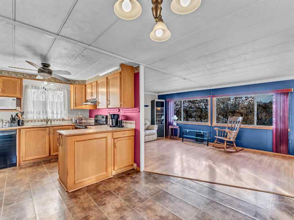 MLS® A2266474 - Unit #93 4000 13 Avenue SE in SE Southridge Medicine Hat, Mobile