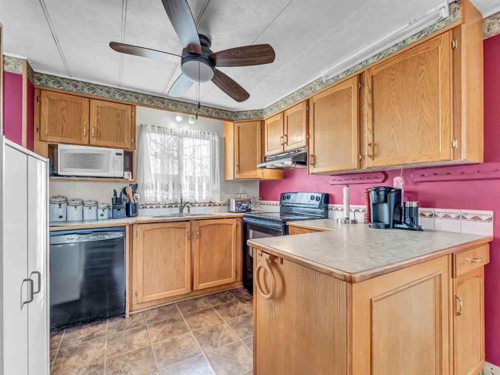 MLS® A2266474 - Unit #93 4000 13 Avenue SE in SE Southridge Medicine Hat, Mobile