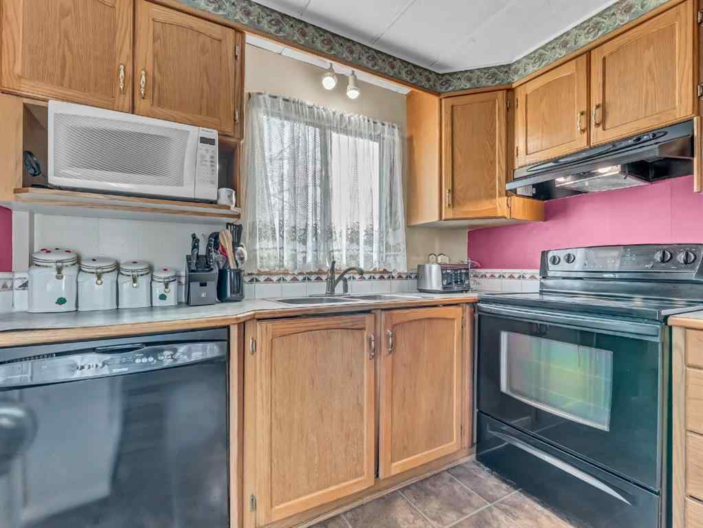 MLS® A2266474 - Unit #93 4000 13 Avenue SE in SE Southridge Medicine Hat, Mobile