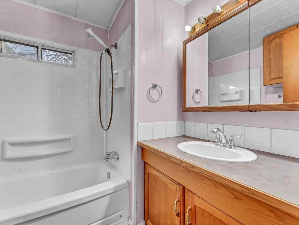 MLS® A2266474 - Unit #93 4000 13 Avenue SE in SE Southridge Medicine Hat, Mobile