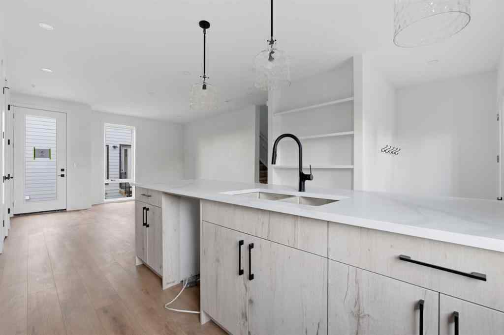 MLS® A2266477 - Unit #203 212 32 Avenue NE in Highland Park Calgary, Residential