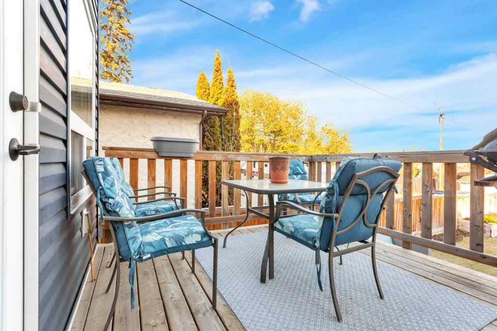 MLS® A2266478 - 4633 48 Street   in Central Core Sylvan Lake, Residential