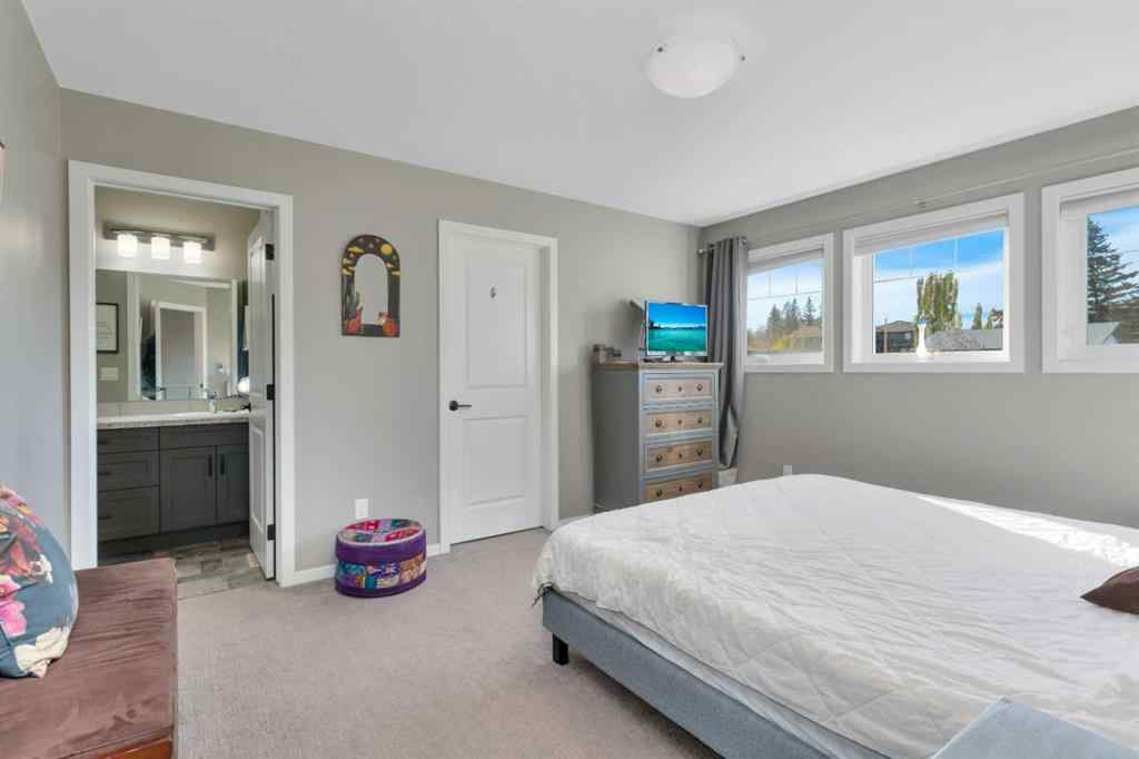 MLS® A2266478 - 4633 48 Street   in Central Core Sylvan Lake, Residential