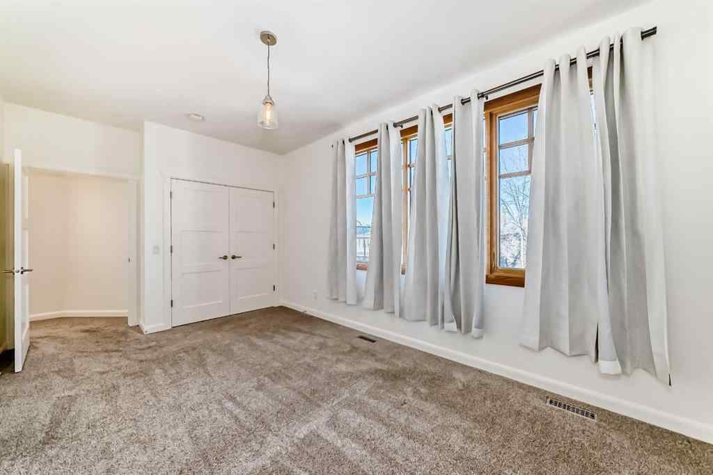 MLS® A2266479 - 2323 3 Avenue NW in West Hillhurst Calgary, Residential