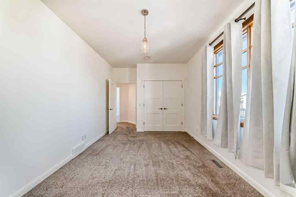 MLS® A2266479 - 2323 3 Avenue NW in West Hillhurst Calgary, Residential