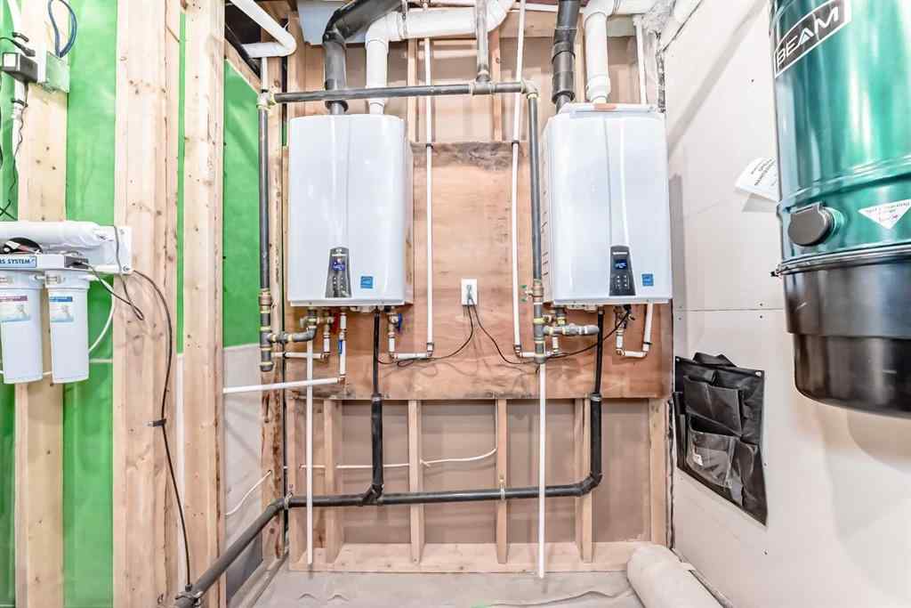 MLS® A2266479 - 2323 3 Avenue NW in West Hillhurst Calgary, Residential