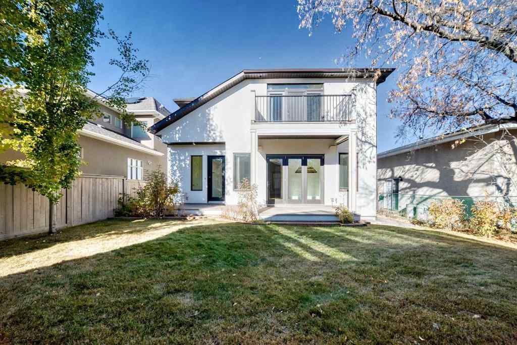 MLS® A2266479 - 2323 3 Avenue NW in West Hillhurst Calgary, Residential