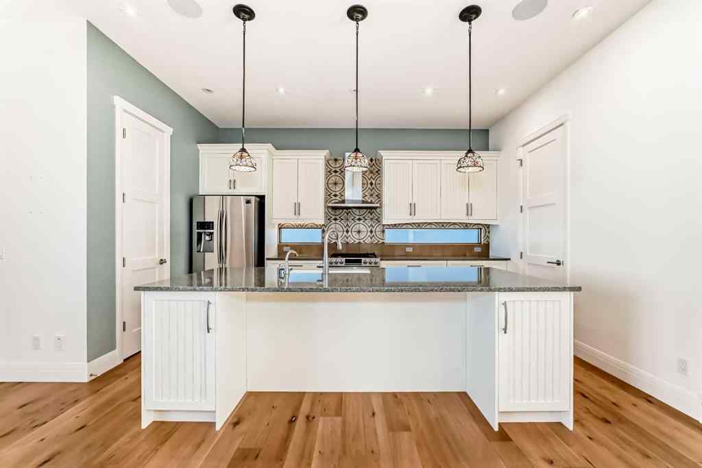 MLS® A2266479 - 2323 3 Avenue NW in West Hillhurst Calgary, Residential