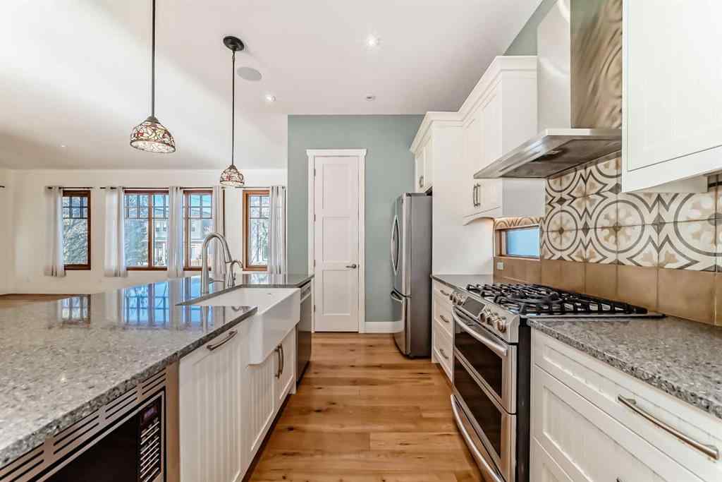 MLS® A2266479 - 2323 3 Avenue NW in West Hillhurst Calgary, Residential