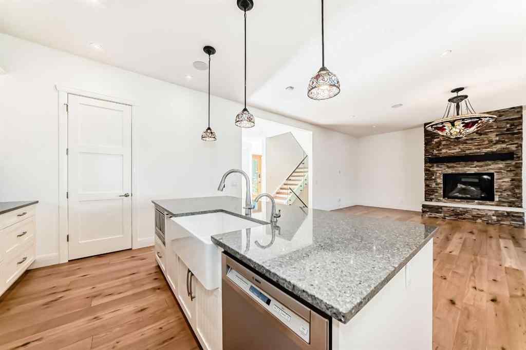 MLS® A2266479 - 2323 3 Avenue NW in West Hillhurst Calgary, Residential