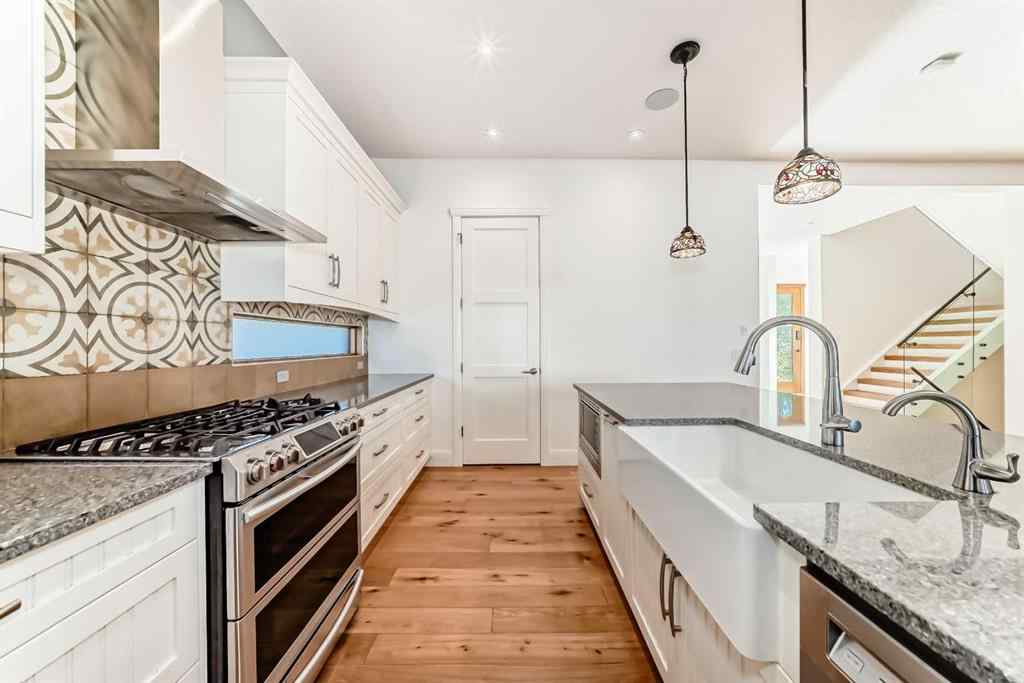 MLS® A2266479 - 2323 3 Avenue NW in West Hillhurst Calgary, Residential