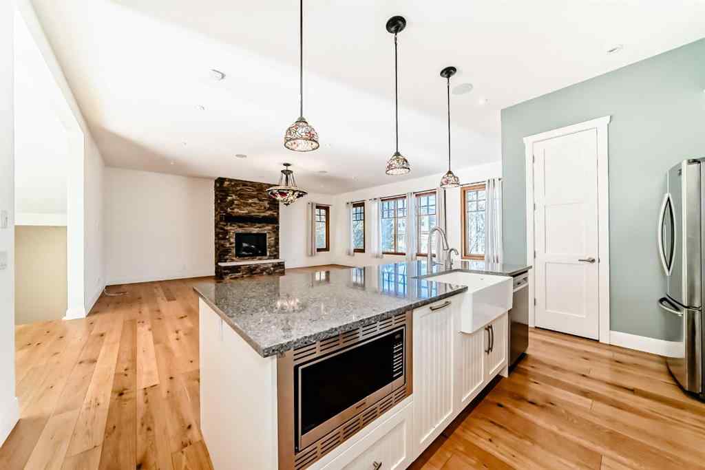 MLS® A2266479 - 2323 3 Avenue NW in West Hillhurst Calgary, Residential