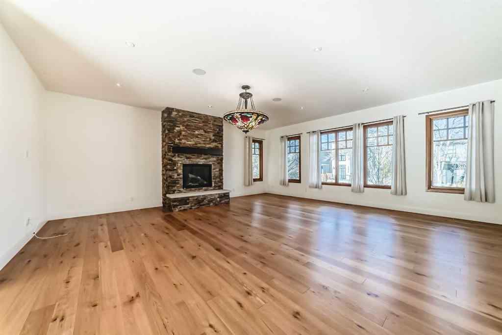 MLS® A2266479 - 2323 3 Avenue NW in West Hillhurst Calgary, Residential