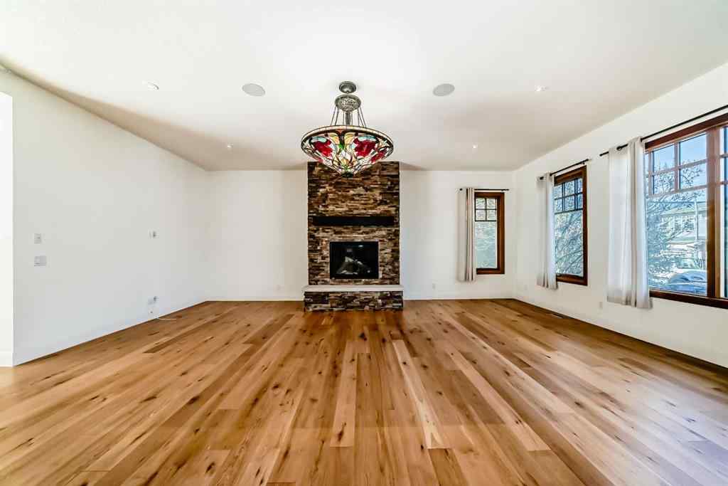 MLS® A2266479 - 2323 3 Avenue NW in West Hillhurst Calgary, Residential