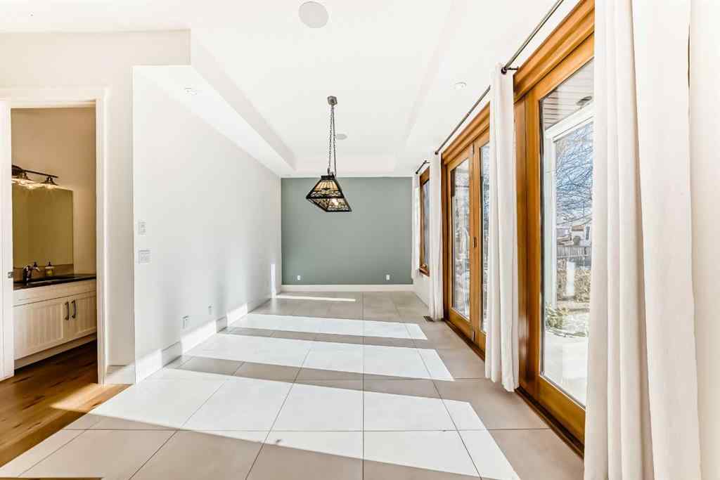 MLS® A2266479 - 2323 3 Avenue NW in West Hillhurst Calgary, Residential