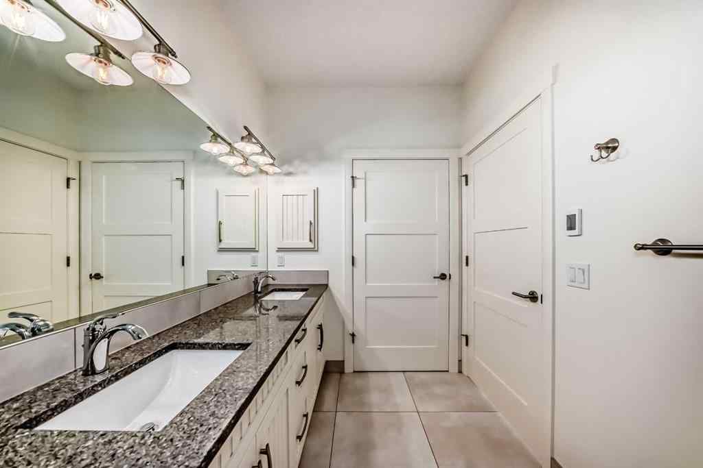 MLS® A2266479 - 2323 3 Avenue NW in West Hillhurst Calgary, Residential