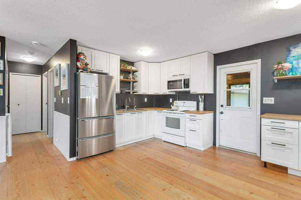 MLS® A2266496 - 101 Lakeview Avenue  in NONE Gull Lake, Residential