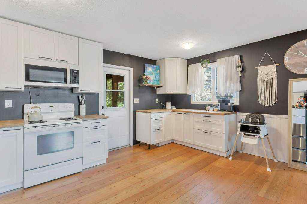 MLS® A2266496 - 101 Lakeview Avenue  in NONE Gull Lake, Residential