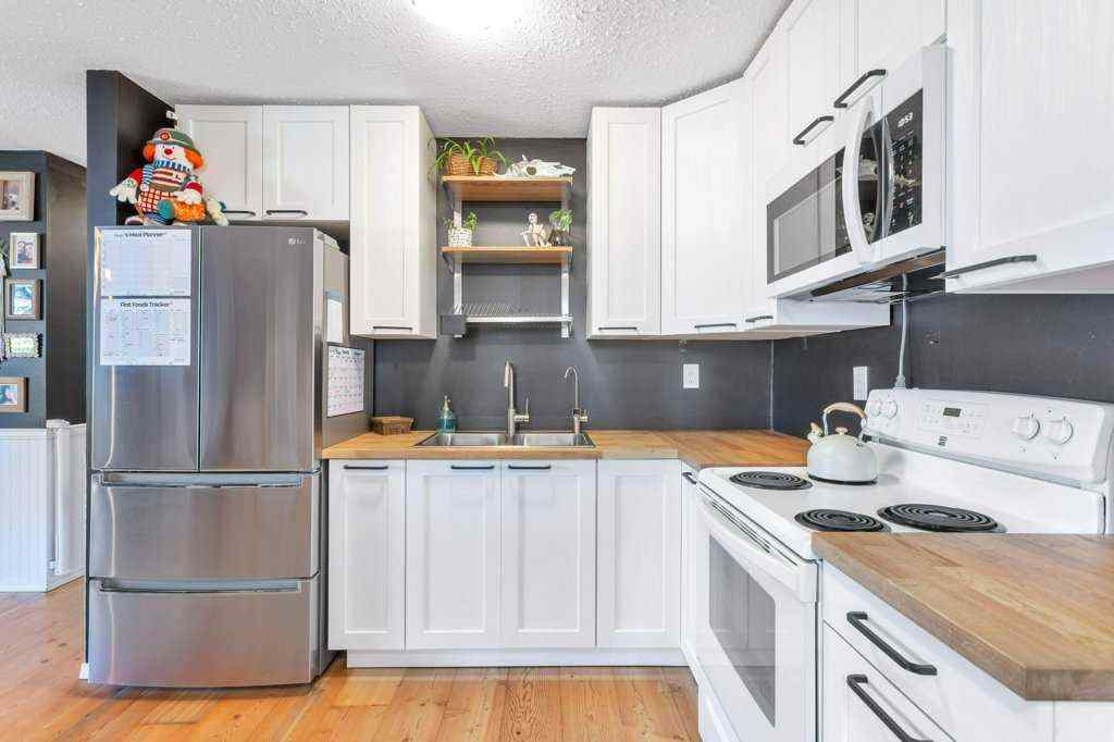 MLS® A2266496 - 101 Lakeview Avenue  in NONE Gull Lake, Residential
