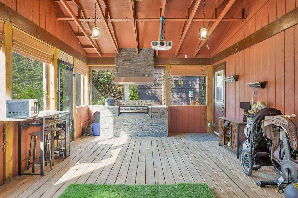 MLS® A2266496 - 101 Lakeview Avenue  in NONE Gull Lake, Residential