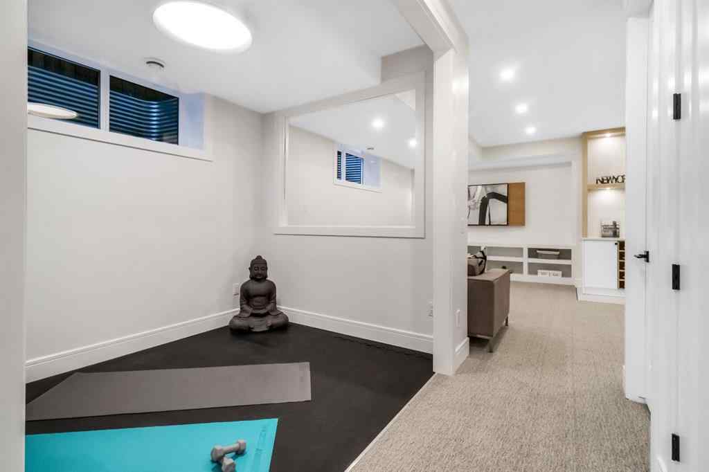 MLS® A2266511 - 2118 Victoria Crescent NW in Banff Trail Calgary, Residential