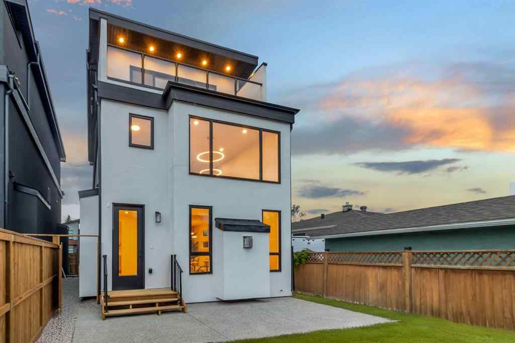 MLS® A2266511 - 2118 Victoria Crescent NW in Banff Trail Calgary, Residential