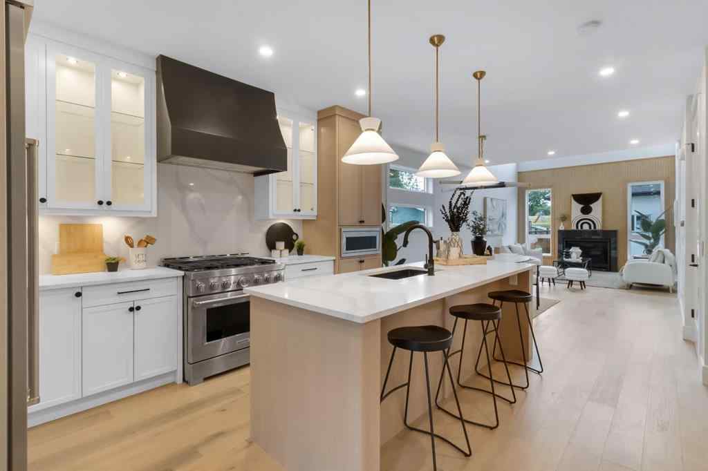 MLS® A2266511 - 2118 Victoria Crescent NW in Banff Trail Calgary, Residential