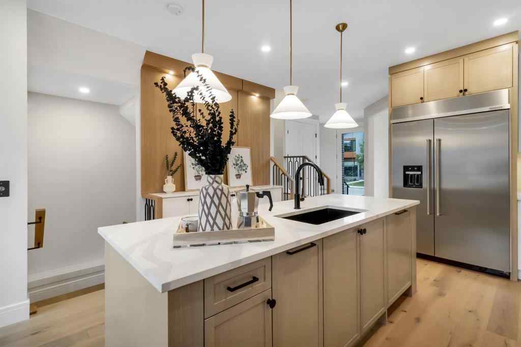 MLS® A2266511 - 2118 Victoria Crescent NW in Banff Trail Calgary, Residential