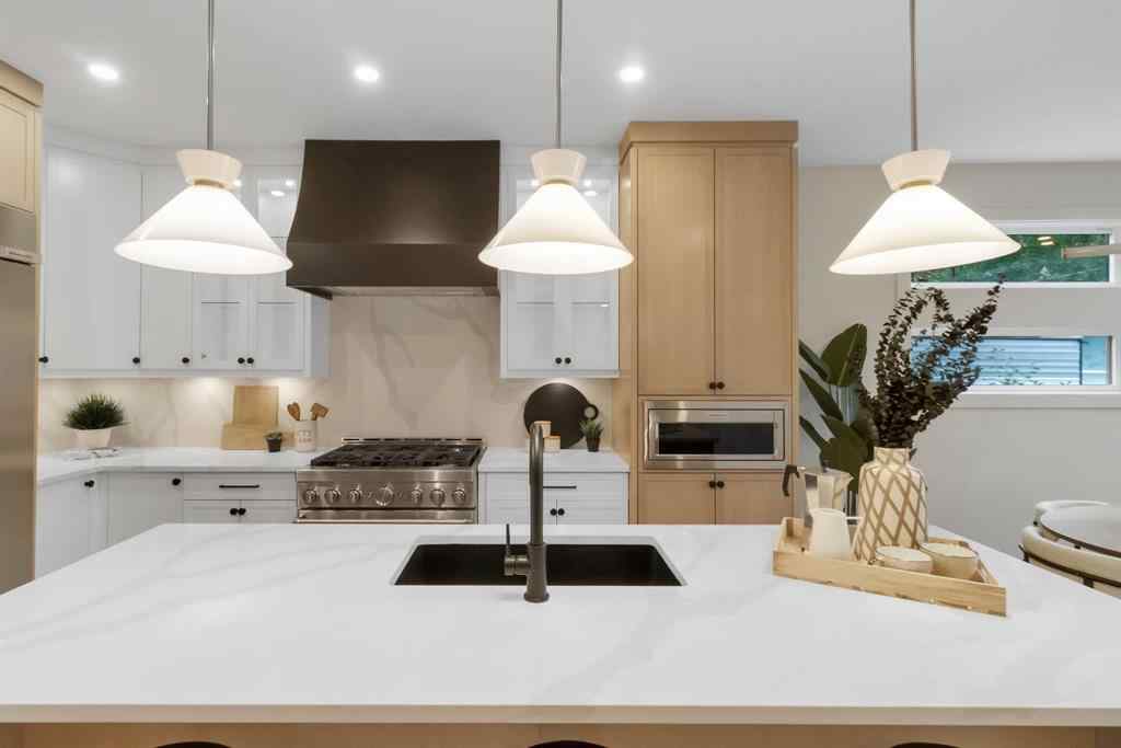 MLS® A2266511 - 2118 Victoria Crescent NW in Banff Trail Calgary, Residential