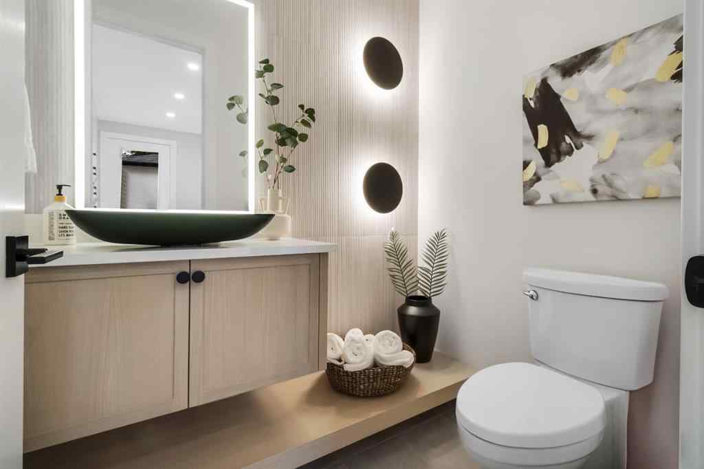 MLS® A2266511 - 2118 Victoria Crescent NW in Banff Trail Calgary, Residential