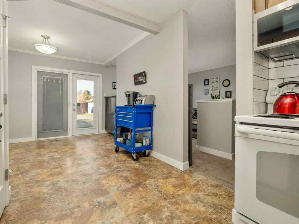 MLS® A2266530 - 1646 St George Road N in St Edwards Lethbridge, Residential