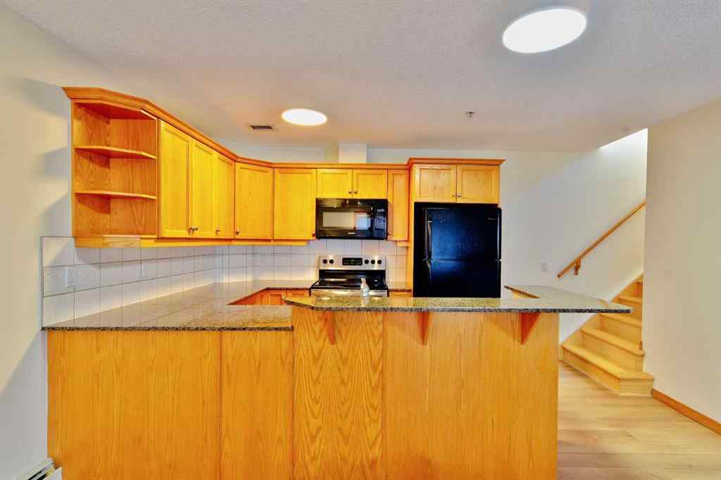 MLS® A2266537 - 1501 Centre A Street NE in Crescent Heights Calgary, Residential