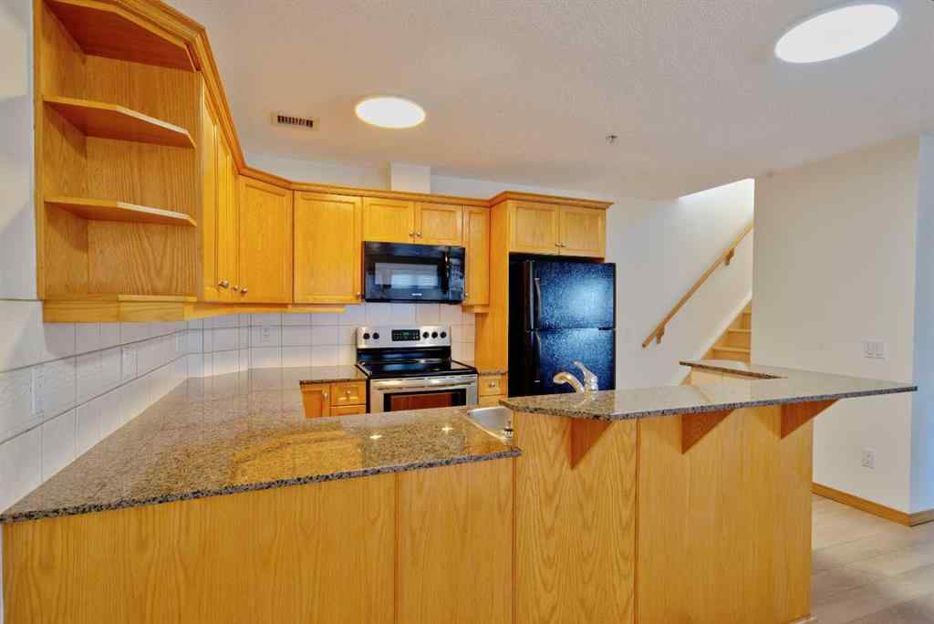 MLS® A2266537 - 1501 Centre A Street NE in Crescent Heights Calgary, Residential