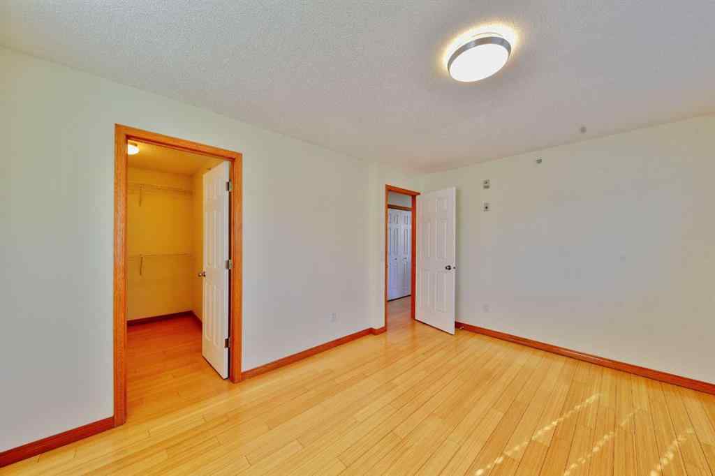 MLS® A2266537 - 1501 Centre A Street NE in Crescent Heights Calgary, Residential