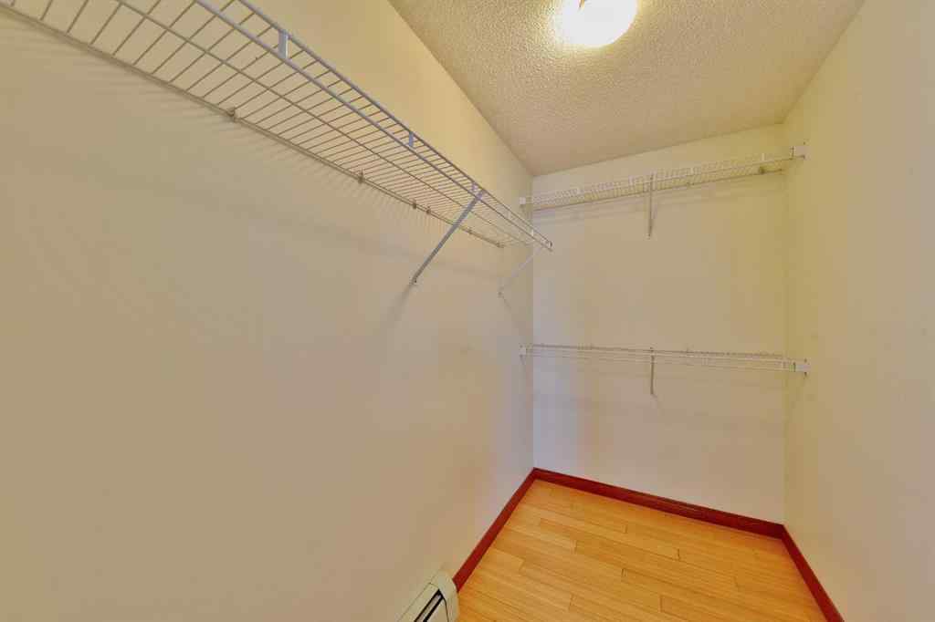 MLS® A2266537 - 1501 Centre A Street NE in Crescent Heights Calgary, Residential