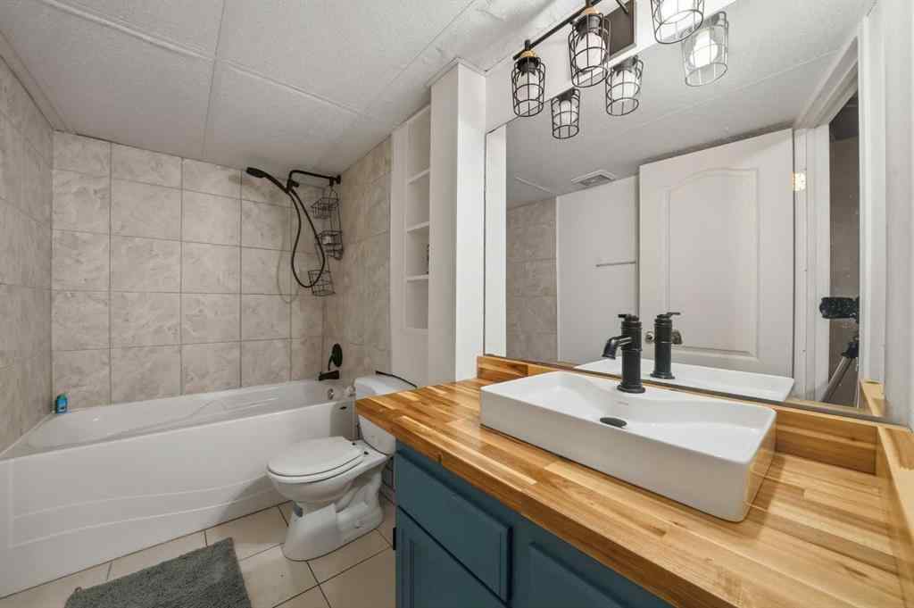 MLS® A2266557 - 49 Kirsch Close  in Kentwood East Red Deer, Residential