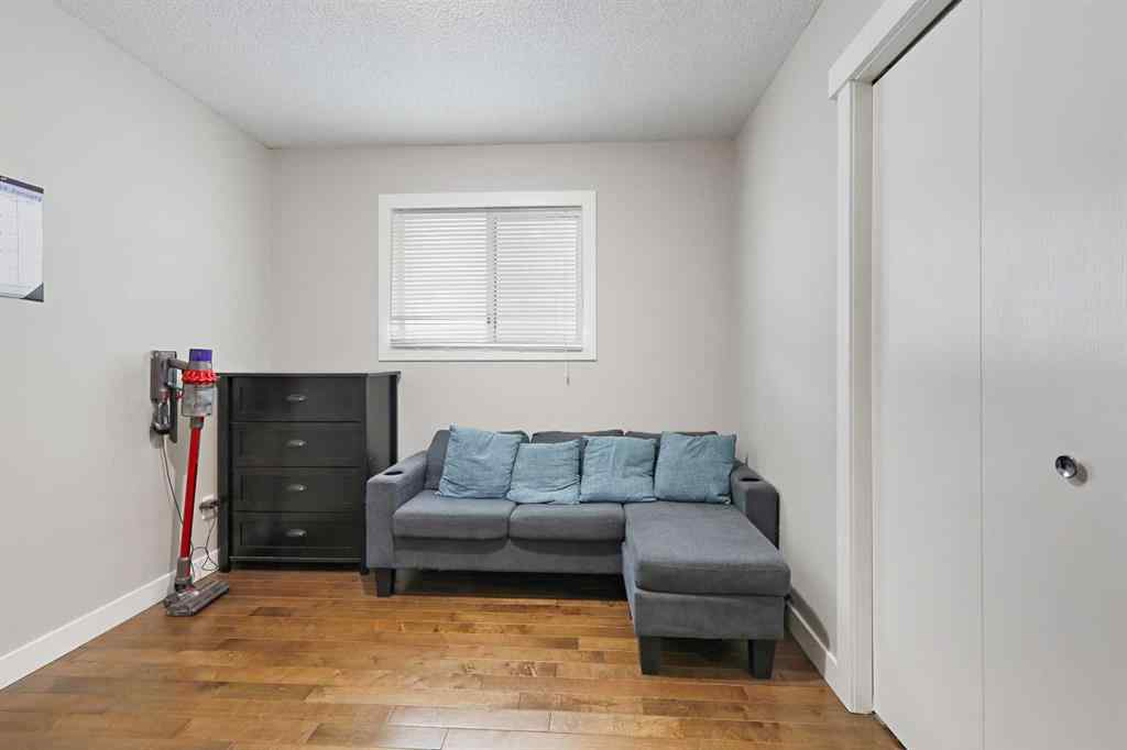 MLS® A2266560 - 32 Rivercroft Close SE in Riverbend Calgary, Residential