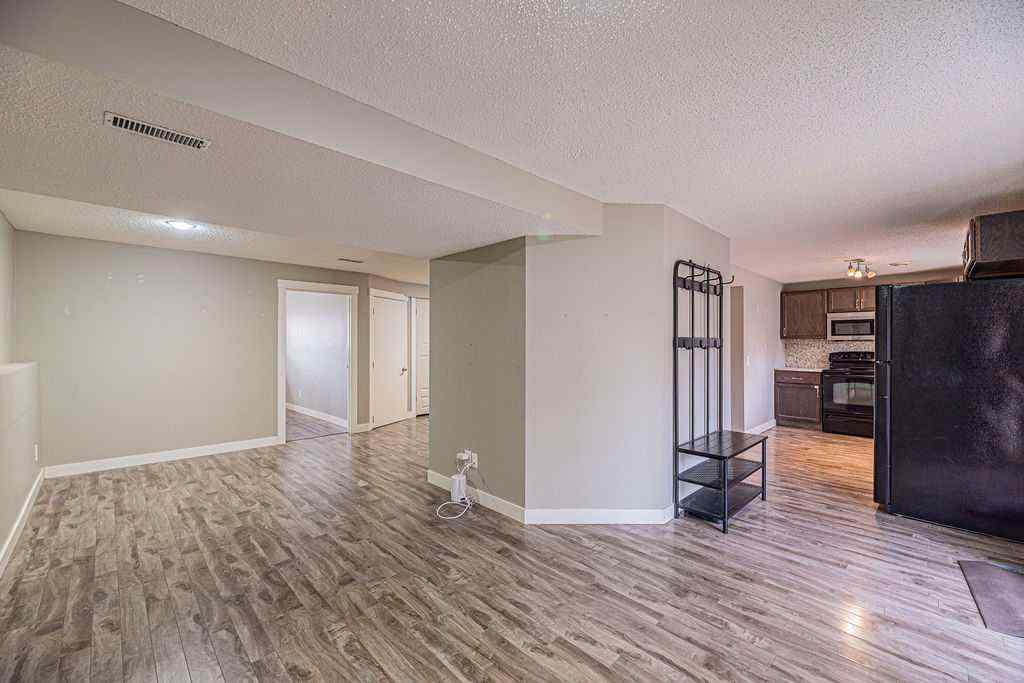 MLS® A2266560 - 32 Rivercroft Close SE in Riverbend Calgary, Residential