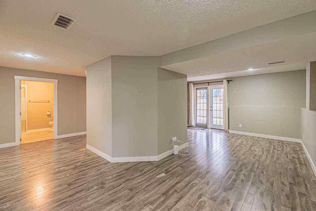 MLS® A2266560 - 32 Rivercroft Close SE in Riverbend Calgary, Residential